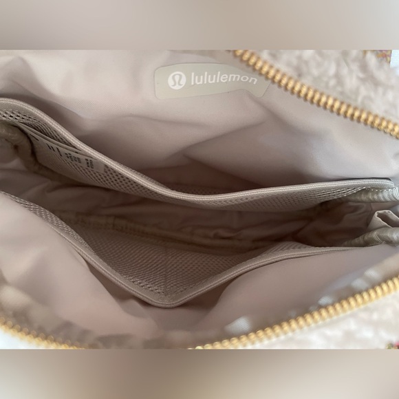 Lululemon Athletica Cream Sherpa  belt Bag - Picture 3 of 3